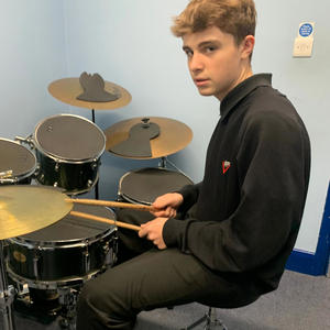 Small guy. (feat. PARX)