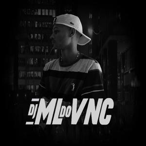 Ela me olha e ver um Banco (Explicit)