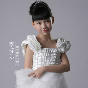 用爱围成一颗心