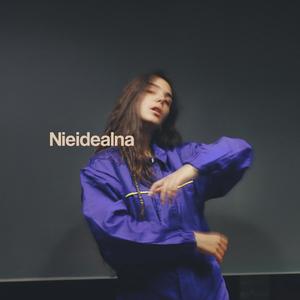 Nieidealna