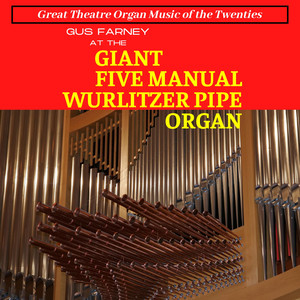 Gus Farney at the Giant Five Manual Wurlitzer Pipe Organ