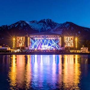 Afterski Vibes (feat. Tina J & Caisy L)