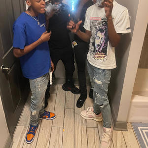 Dusse (feat. Makethatpussyoversquirt & Dhxni) (Explicit)