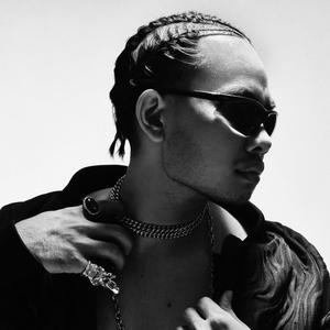 Chú Bé Loắt Choắt Cái Đầu Cắt Moi (Explicit)