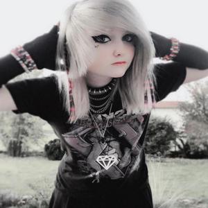 pretty (feat. w6lker) (Explicit)