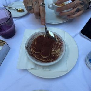 Tiramisu (feat. Annet X)