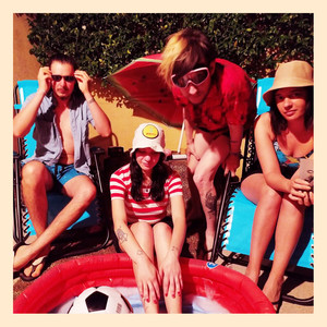 Vacaciones Ft. Julieta Jazmín/Caro Serchia/Paula LasPlantas