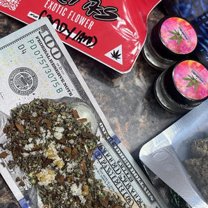 Custo Vs. Self-Checkout (feat. Updasco3x) (Explicit)