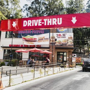 Esperando Drive Thru (Explicit)