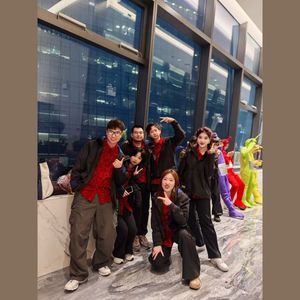 玻璃窗外的城市