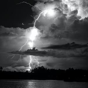 AKENATHON (Original)