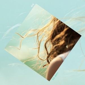 아른거리는 (闪动的)