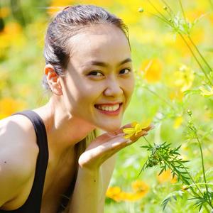 Thỏ Trắng Nằm Thư Giãn