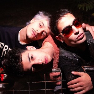 UN MOTIVO X RESTARE (Explicit)