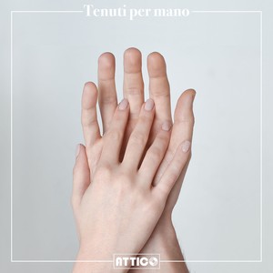 Tenuti per mano