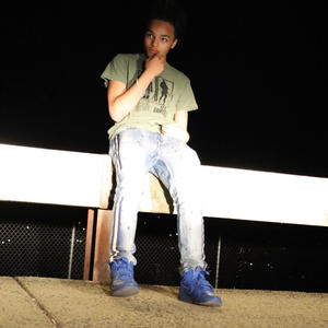 Run Away (feat. ayye5ive) (Explicit)