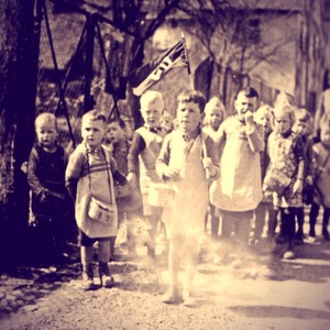 1941: The Path (von der villa bis zum kindergarten)