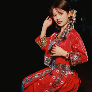 十指尖尖梳油头