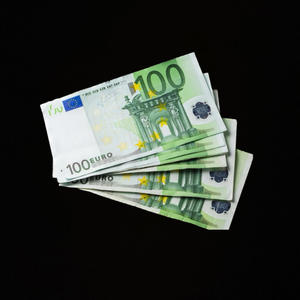 Designer Free (feat. Tiposcuro & ChegoBeatz) (Explicit)