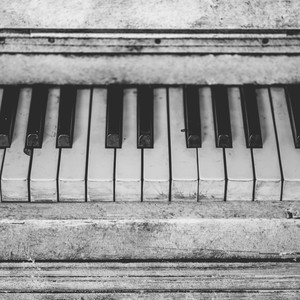 30 Peaceful Piano and String Tracks for Peace & Tranquility