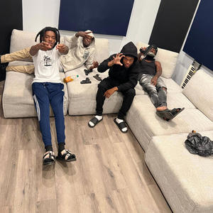 Whyte Gurl (feat. Luh Pc & GuneBug) (Explicit)