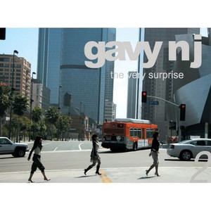 그녀가 울고있네요 (她在哭泣)