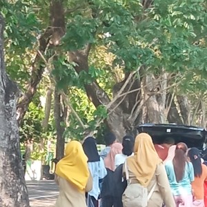 Menari Dalam Sajak Pertama