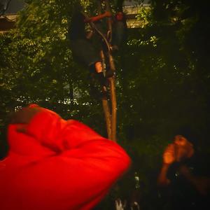 DiorLevii - I DONT CARE JUST SPRAY (feat. skisim) (Explicit)