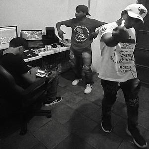 Controlando (feat. Yako & El Sátira) (Explicit)