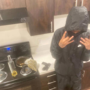 Breaking News (feat. R3zzy & Kassinooo) (Explicit)