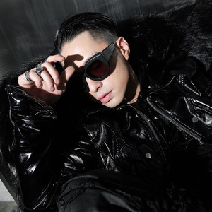 Phút Giao Thừa Lặng Lẽ