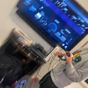 praise (feat. toseinah) (Explicit)