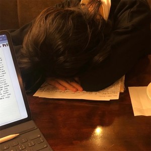 爱永远是突然降临的