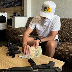 Chikn Chase Me (feat. Enrgy Beats) (Explicit)