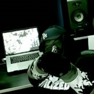 32(feat. HVMMYD) (Explicit)