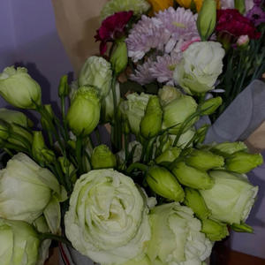 flowers (feat. Yuno Ed & ProdMiz) (Explicit)