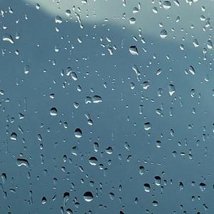 你那么痴情，还不是只感动了自己。