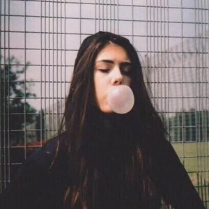 你不曾发觉你总是用右手牵着我