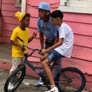 La vecina (Explicit)