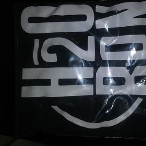 Chess Moves (feat. Tiahni) (Explicit)