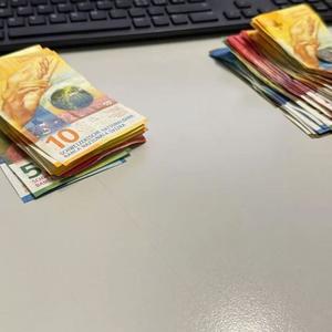 yellow bills (Explicit)