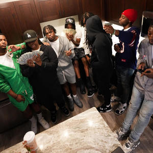 BLEEDS (feat. NoG TreyGlizz, RLIG Lil Izz, NoG Gusto & YEENNHAVIN) (Explicit)