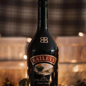 Shake Bailey's in der Hand