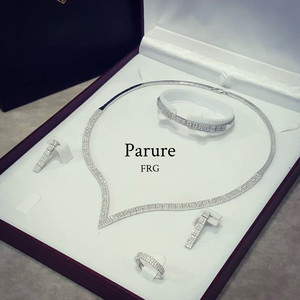 Parure (Explicit)