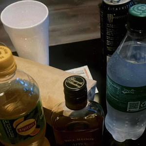 8Pm (feat. Tezztherapper) (Explicit)