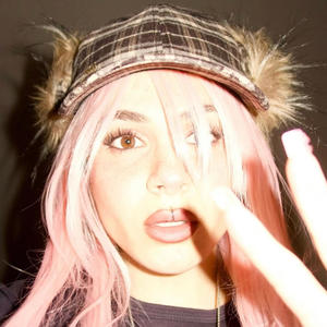 junkie girls (Explicit)