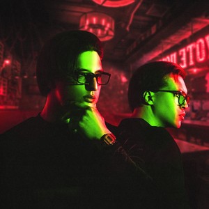 В баре (Explicit)