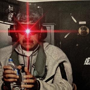 Láser (feat. Mosta) (Explicit)