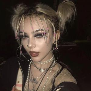 No Es Amor (feat. Devdevil999) (Explicit)