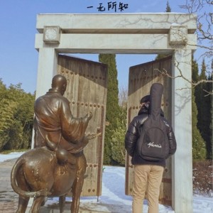 唇红齿白的姑娘